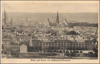 Blick vom Venusberg, im Vordergrund die Kaserne mit dem von einer Mauer eingeschlossenen Exerzierhof.